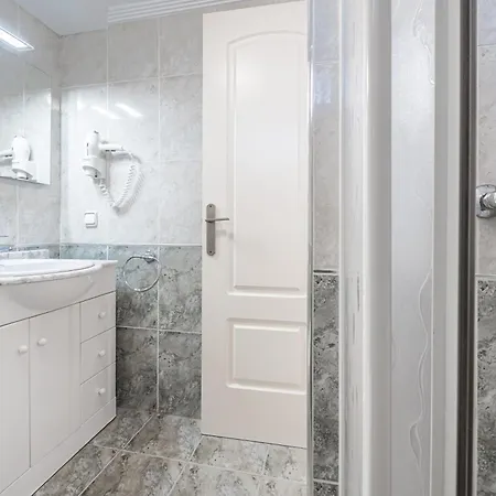 Damas 23-e Levante Apartment